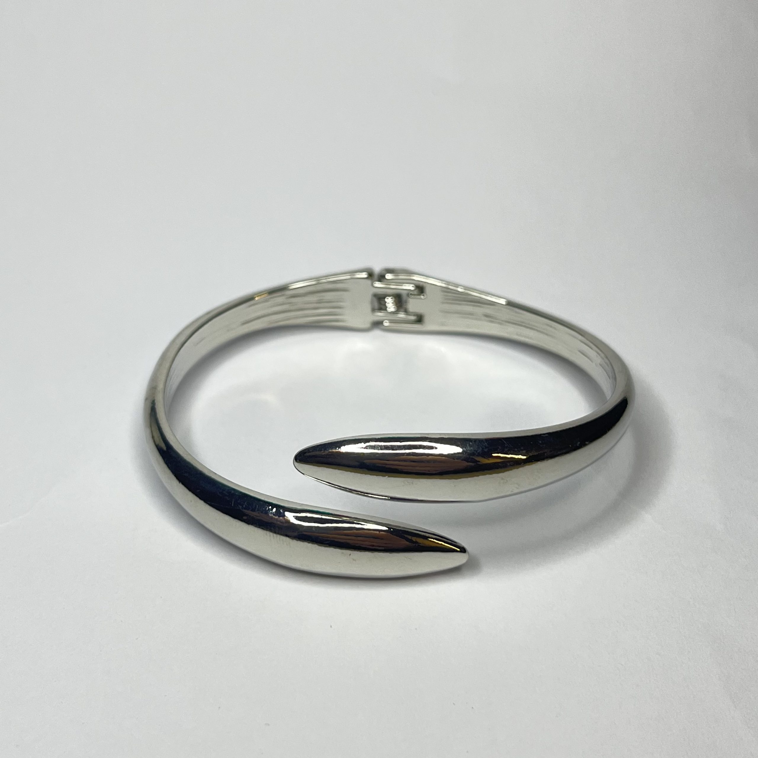 Silver Gleam Cuff vuagiaz.gr